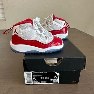 Jordan cherry 11 size 5c used. Like new